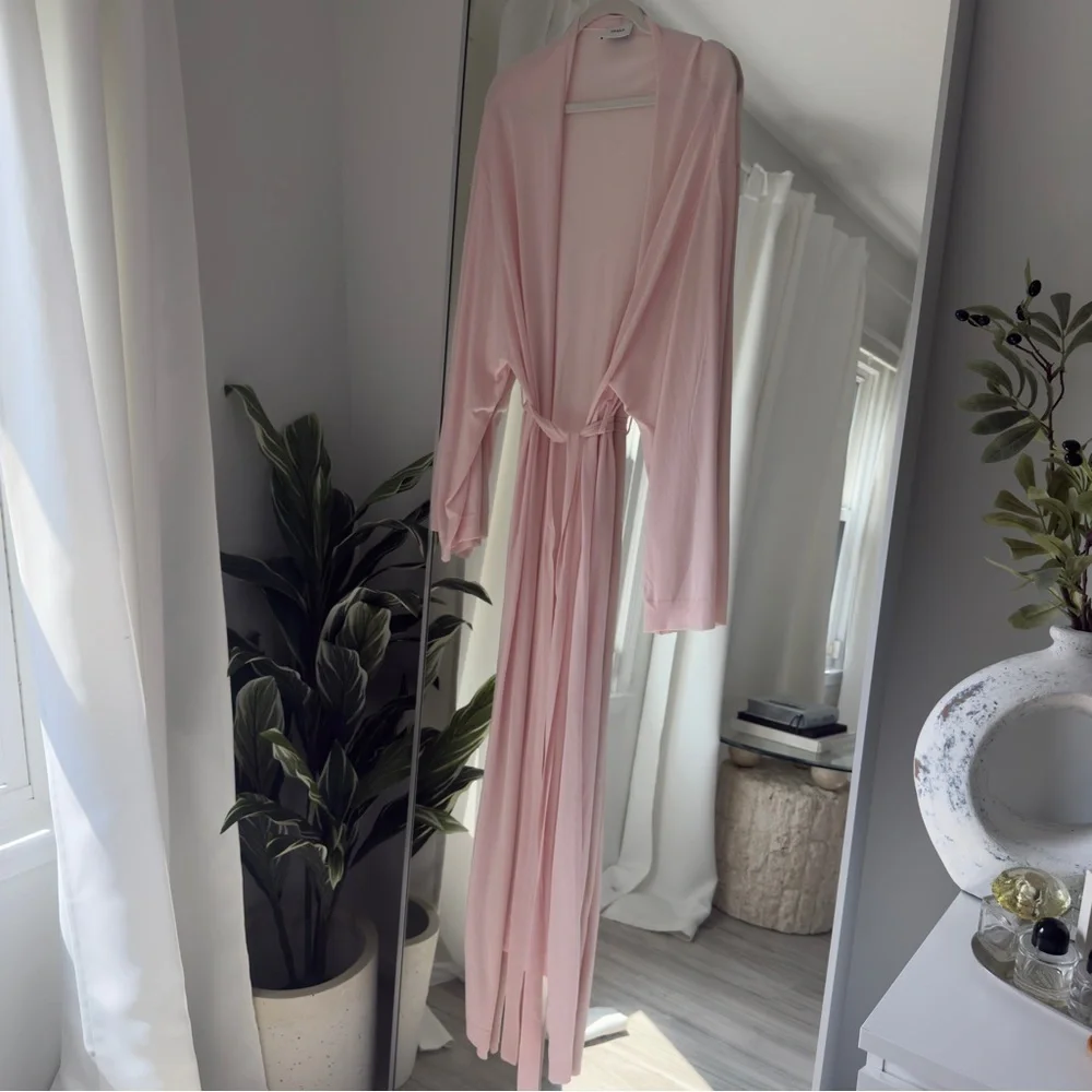 Elegant Pink Women's Robe - Picture 3 of 8